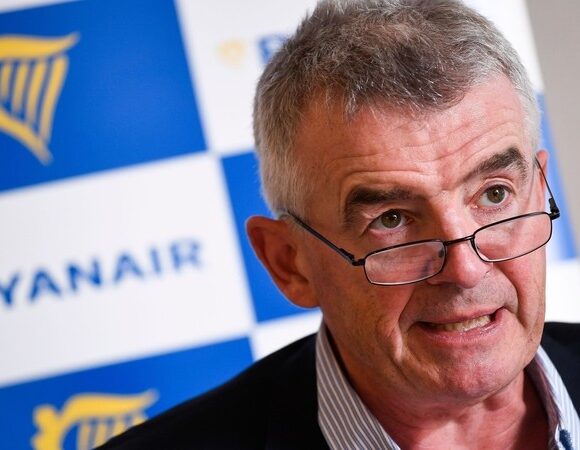 Μάικλ Ο’ Λίρι (ryanair): «Πολύ φθηνά τα αεροπορικά εισιτήρια» – Έρχονται αυξήσεις