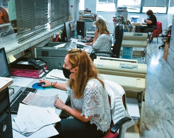 Με ηλεκτρονικές διασταυρώσεις στοιχείων οι έλεγχοι της Εφορίας