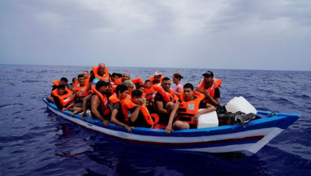 Μεσόγειος: 17χρονος μετανάστης κολύμπησε για να σώσει ένα μωρό 4 μηνών