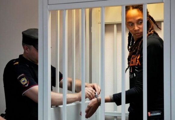 Μπρίτνεϊ Γκράινερ: Από «αστέρι» του μπάσκετ, διαπραγματευτικό «χαρτί» στα χέρια του Πούτιν