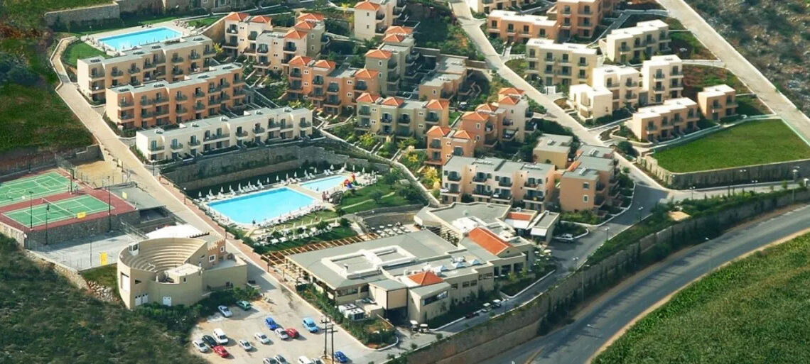 Νέα εξαγορά από την Μαρίτα Καράτζη | Η Cig εξαγόρασε το Village Resort & Waterpark στην Χερσόνησο