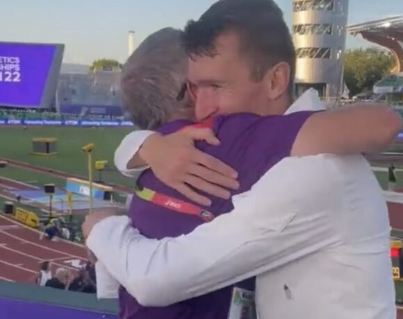 Ο μπαμπάς προπονητής – εκφωνητής και το μετάλλιο που ήρθε με αναμονή 14