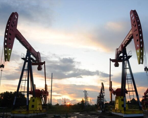 Πετρέλαιο: Ποιοι και γιατί βλέπουν πιθανή «εκτόξευση» στα $380 δολάρια το βαρέλι