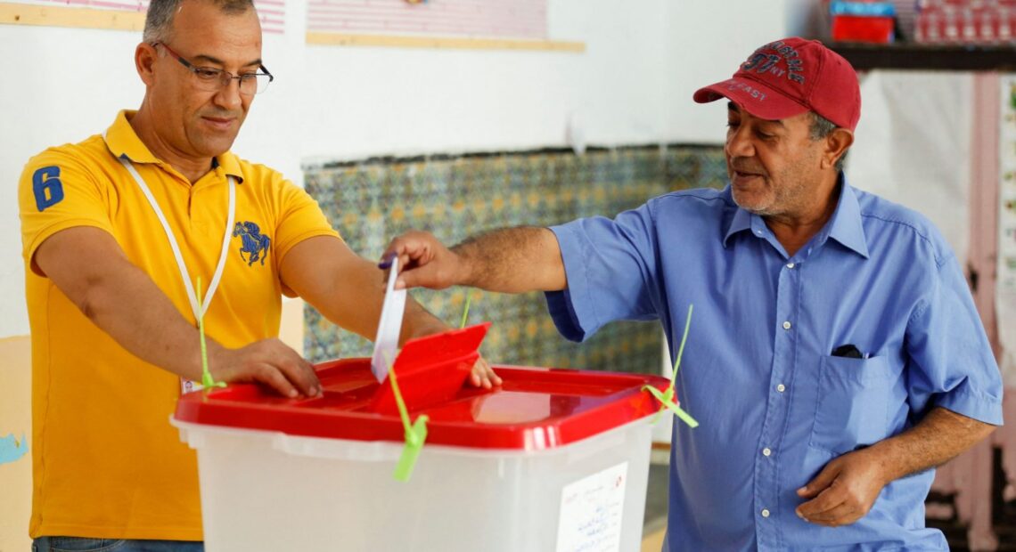 Τυνησία: Κρίνεται η τύχη του νέου Συντάγματος – Σε εξέλιξη το δημοψήφισμα