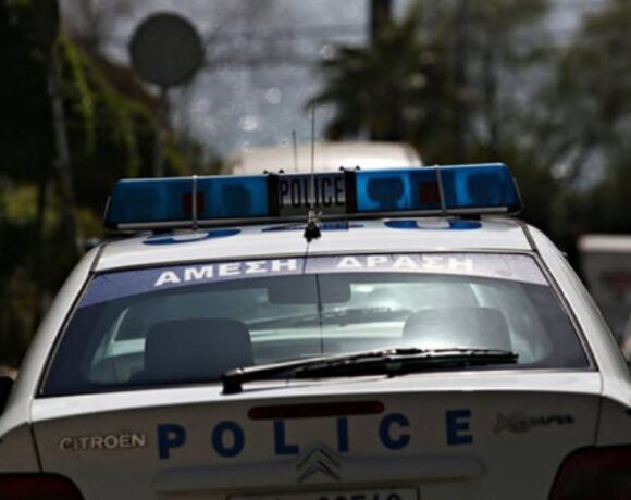 Υγειονομικοί: Διαμαρτυρία και προσαγωγές έξω από το σπίτι του Κυριάκου Μητσοτάκη