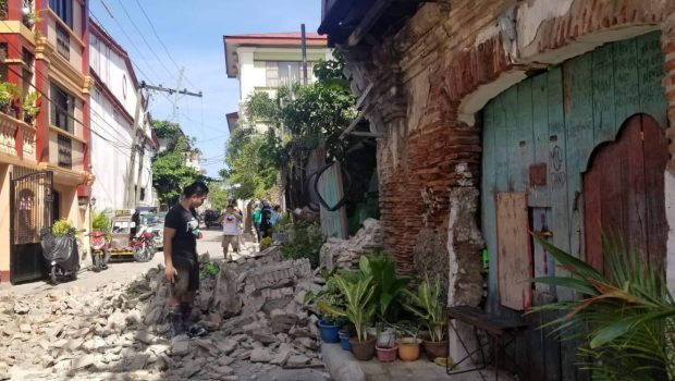 Φιλιππίνες: Εκατοντάδες μετασεισμοί ανάγκασαν τους κατοίκους να κοιμηθούν έξω