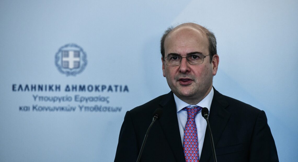 Χατζηδάκης: «Βασικό αιτούμενο στην εργασία η ισότητα ευκαιριών»