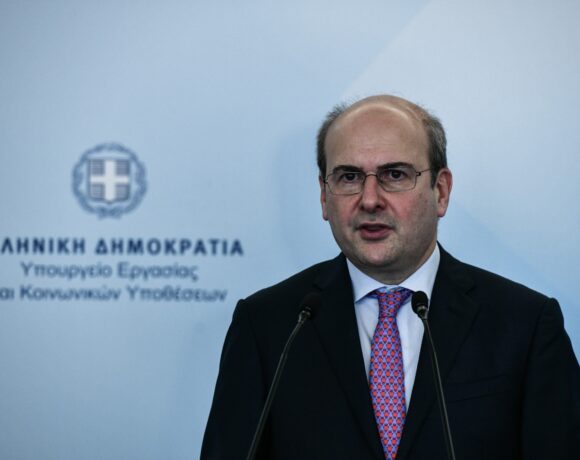 Χατζηδάκης: «Βασικό αιτούμενο στην εργασία η ισότητα ευκαιριών»