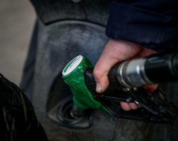 Fuel Pass 2: Πότε ανοίγει η πλατφόρμα – Τα ποσά και οι δικαιούχοι (vid)