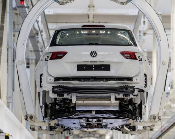Volkswagen: Σταματά την παραγωγή της στη Ρωσία
