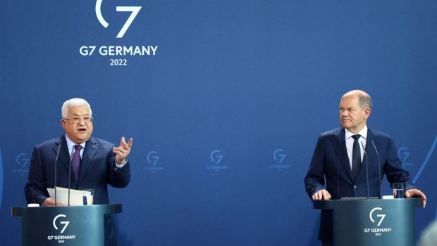 Γερμανία: Έρευνα από την αστυνομία σε βάρος του παλαιστίνιου προέδρου Αμπάς για «υποκίνηση μίσους» μετά τις δηλώσεις για το Ολοκαύτωμα