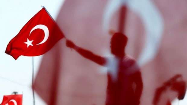 Ερντογάν: Όσο περισσότερο τον επαινούν τόσο παρακάμπτει τις κυρώσεις