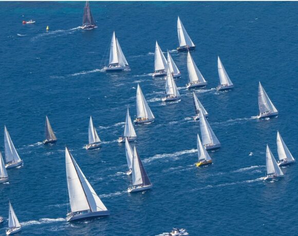 Η Aegean Regatta ανοίγει τα πανιά της για Ικαρία, Φούρνους, Αγαθονήσι και Σάμο (vid)