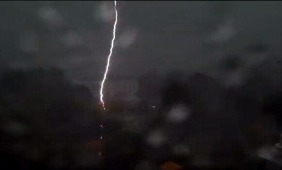 ΗΠΑ: Κεραυνός έπεσε κοντά στον Λευκό Οίκο – Τέσσερις άνθρωποι σε κρίσιμη κατάσταση