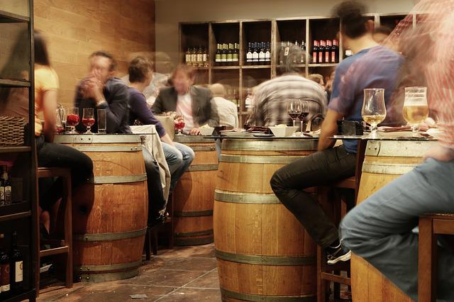 Ισπανία: Σοβαρές ελλείψεις σε παγάκια στα μπαρ και τα εστιατόρια