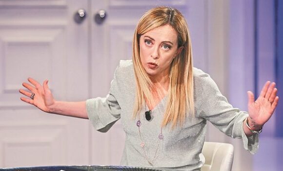 Ιταλία: Η Μελόνι ετοιμάζει βαλίτσες, η Κεντροαριστερά τσακώνεται