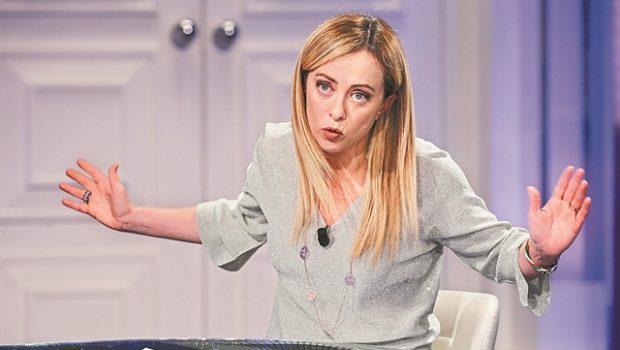 Ιταλία: Η Μελόνι ετοιμάζει βαλίτσες, η Κεντροαριστερά τσακώνεται