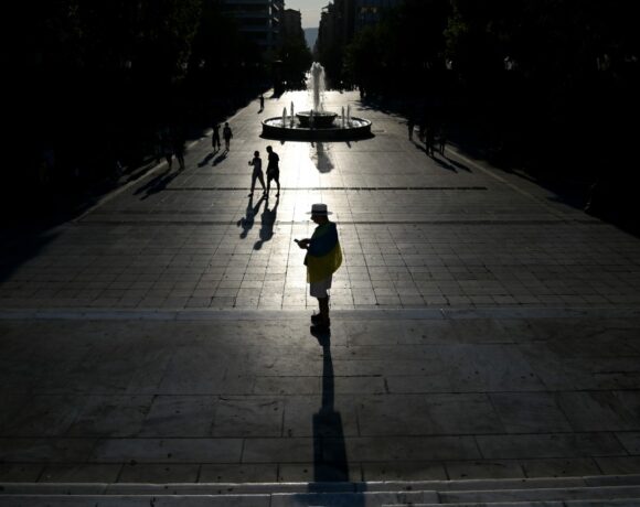 Καύσωνας: Έκτακτα μέτρα από τον Δήμο Αθηναίων – Ανοίγουν επτά κλιματιζόμενοι χώροι