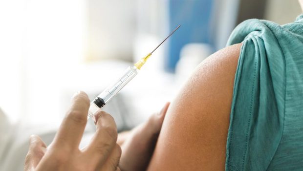 Κοροναϊός: Πήρε έγκριση το εμβόλιο της Moderna κατά της Όμικρον στη Βρετανία