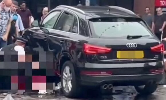 Λονδίνο: Αυτοκίνητο έπεσε πάνω σε πεζούς – Τουλάχιστον πέντε τραυματίες