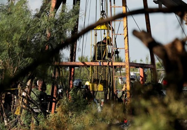 Παγιδευμένοι ανθρακωρύχοι στο Μεξικό: Άκαρπη προσπάθεια δύτη να μπει σε πλημμυρισμένη στοά