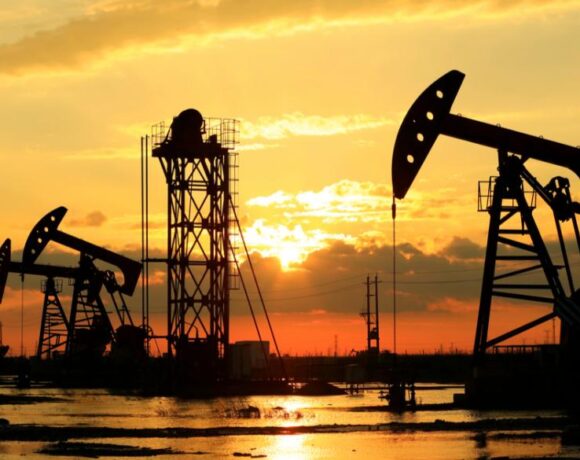 Πετρέλαιο: «Βουτιά» άνω του 5% για το αργό