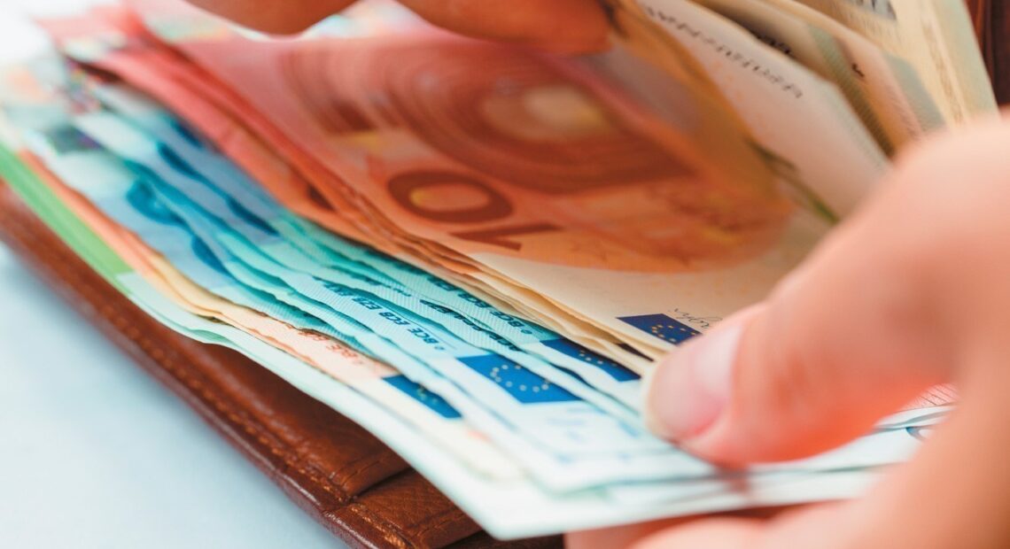 Πληρωμές ΕΦΚΑ – ΔΥΠΑ: Σχεδόν 9 εκατ. ευρώ θα λάβουν 117