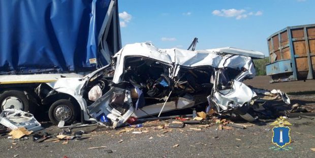 Ρωσία: Δεκαέξι νεκροί από τη σύγκρουση ενός μινιμπάς και δύο φορτηγών