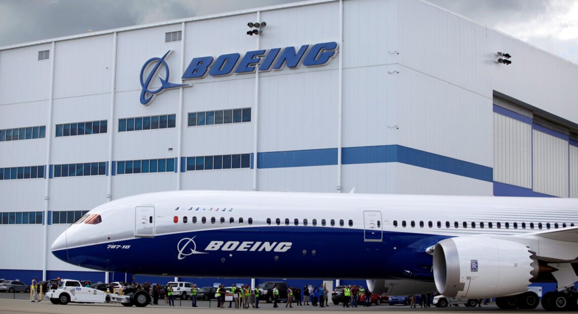 Ρωσία: Πάνω από 200 θέσεις πιλότων σε Boeing κόβει η Volga Dnepr