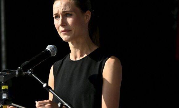 Σάνα Μάριν: Με δάκρυα στα μάτια υπερασπίζεται τον εαυτό της – Δεν έλειψα ούτε μία ημέρα από τη δουλειά