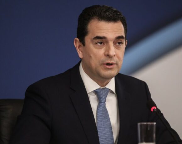 Σκρέκας: Στήριξη των νοικοκυριών στο ρεύμα όσο χρειαστεί (vid)