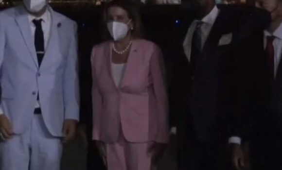 Ταϊβάν: Έφτασε η Νάνσι Πελόζι στην Ταϊπέι