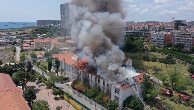 Τουρκικά ΜΜΕ: Πλήγμα η φωτιά στο Μπαλουκλή – Να ερευνηθούν «σκοτεινοί κύκλοι» ζητά ο Μπαχτσελί