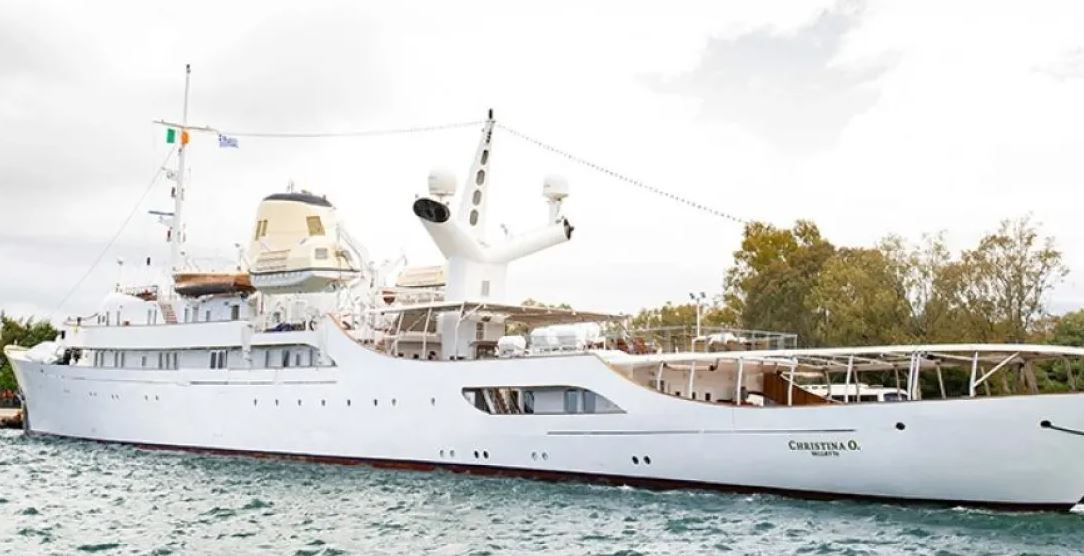 «christina O»: Η ιστορική θαλαμηγός του Αριστοτέλη Ωνάση πέρασε τον Ισθμό της Κορίνθου (vid)