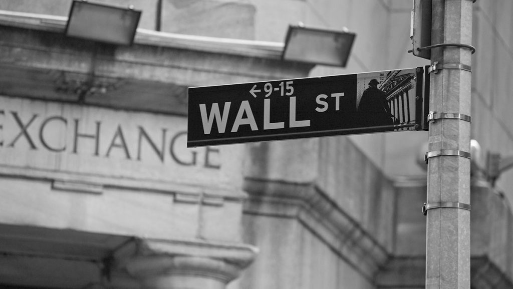 Wall Street: Ξεκίνημα με πτώση – Διακόπτουν οι δείκτες το ανοδικό σερί