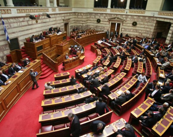 Ανοίγουν οι εργασίες της εξεταστικής στη Βουλή για τις παρακολουθήσεις