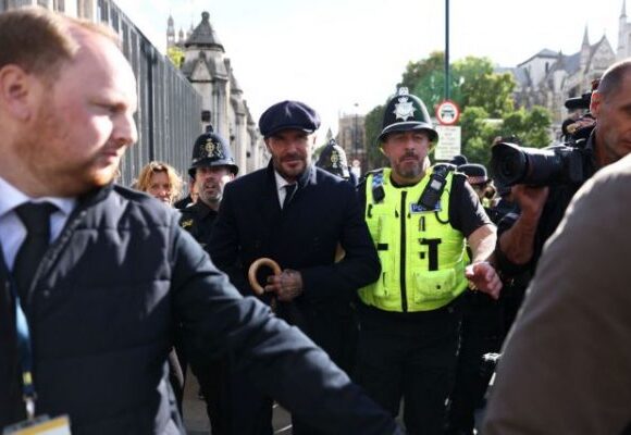 Βασίλισσα Ελισάβετ: Στην ουρά ο Ντέιβιντ Μπέκαμ για να προσκυνήσει τη σορό της