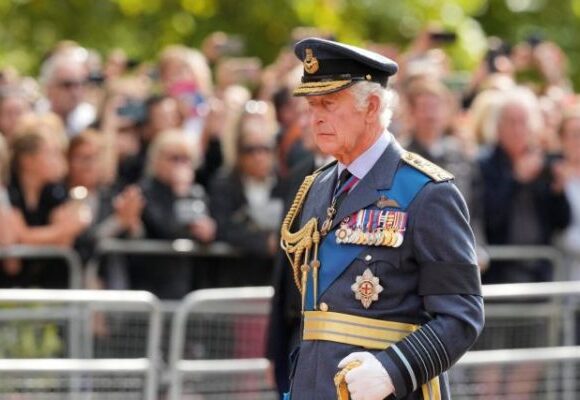 Βασιλιάς Κάρολος: Ο Νοστράδαμος προέβλεψε το τέλος του – Πρόσωπο έκπληξη θα καθίσει στο θρόνο