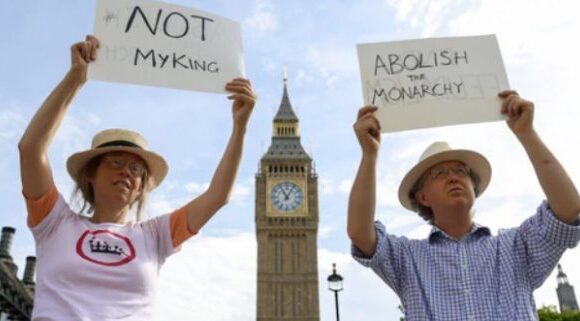 Βρετανία: Έκλαψαν ακόμη και οι αντιμοναρχικοί για την Ελισάβετ
