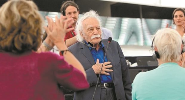 Ευρω Έλληνες στην αίθουσα των Βρυξελλών