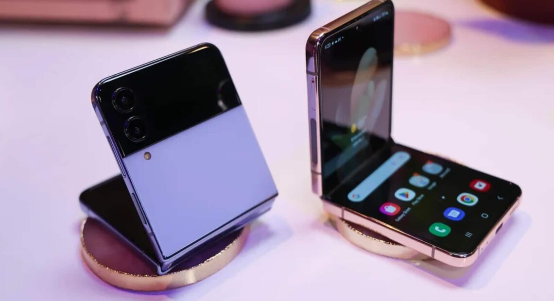 Η Samsung υπενθυμίζει στους χρήστες Iphone ότι έχει Foldables