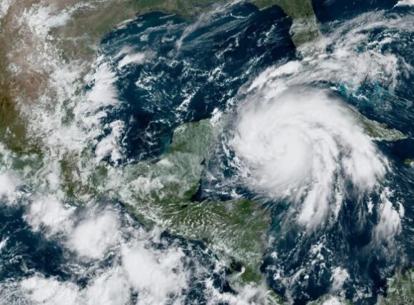 ΗΠΑ: «Αγγίζει» την Κατηγορία 5 ο τυφώνας Ίαν – Πάνω από 245 χλμ/ώρα οι ταχύτητες των ανέμων