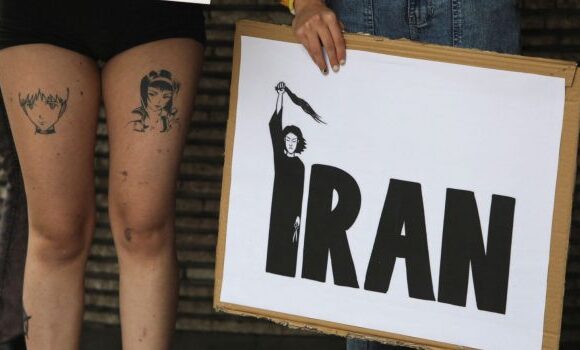 Ιράν: Για 12η ημέρα συνεχίζονται οι διαδηλώσεις για τον θάνατο της Μαχσά Αμινί