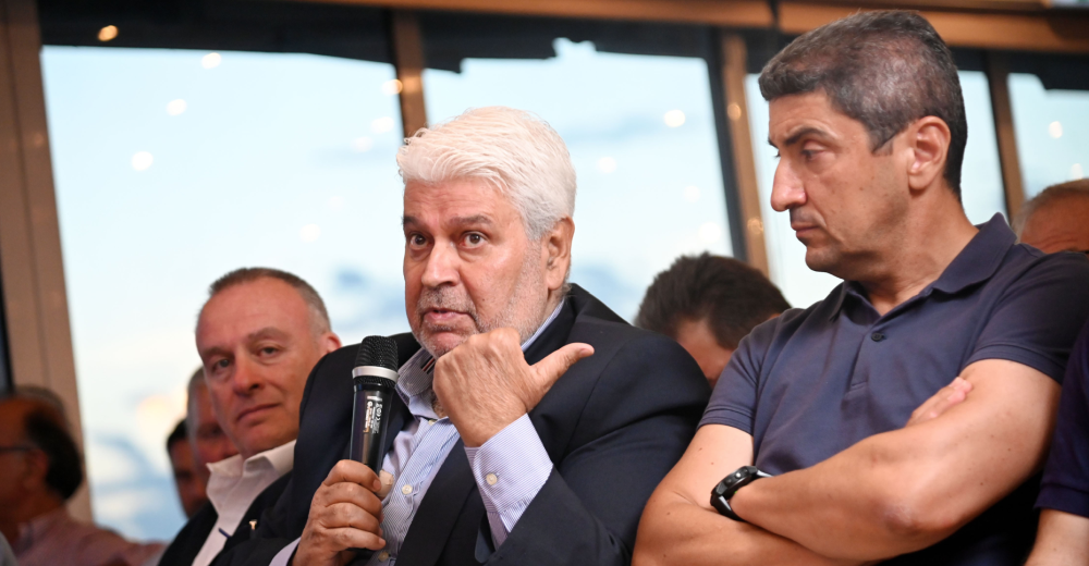 Καραμπέτσος: «Έχουμε την τύχη να μας αγαπάει ο υπουργός πιο πολύ από όλους»￼￼