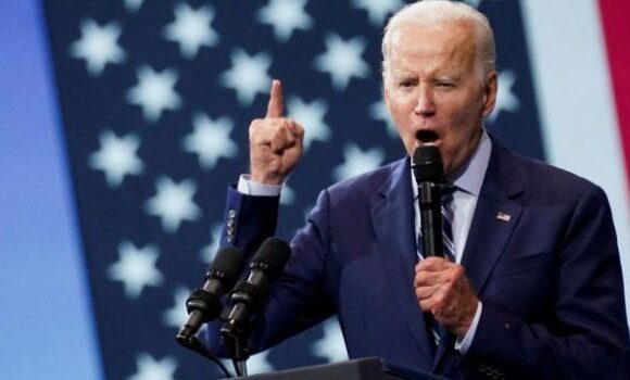 Μπάιντεν: Η δημοκρατία δεν είναι «εγγυημένη» στις ΗΠΑ – Επίθεση στους… Maga του Τραμπ