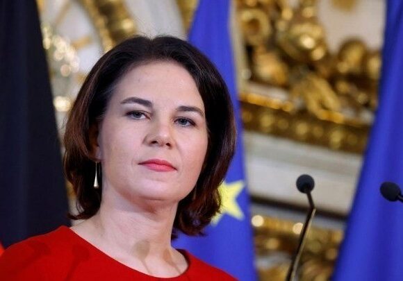 Μπέρμποκ: Να επιβληθούν νέες κυρώσεις στο Ιράν