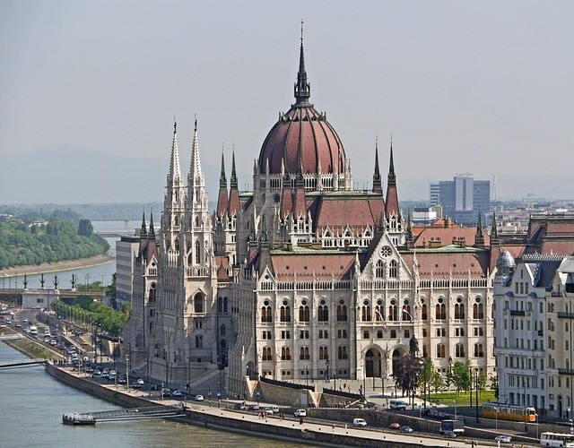 Ουγγαρία: Δεσμεύεται να εκπληρώσει τις υποχρεώσεις της προς την Κομισιόν για την εκταμίευση των €7,5 δισ.