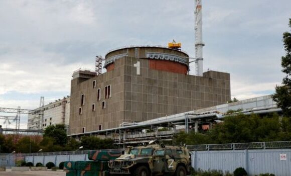 Ουκρανία: Μπλακ άουτ στο Ενερχοντάρ, λόγω των βομβαρδισμών – Ο ΙΑΕΑ ζητά να σταματήσουν οι συγκρούσεις στη ζώνη του πυρηνικού σταθμού της Ζαπορίζια 