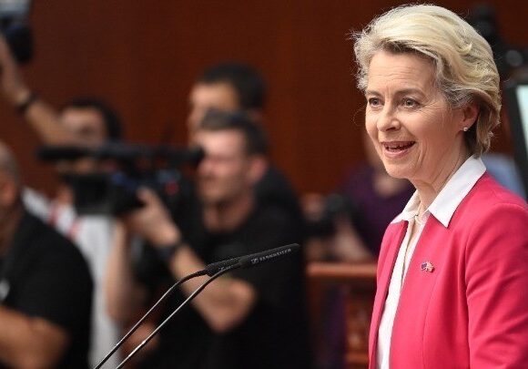 Ούρσουλα φον ντερ Λάιεν: «Το κυνικό παιχνίδι του Πούτιν, τεστ ενότητας και αλληλεγγύης για την ΕΕ»
