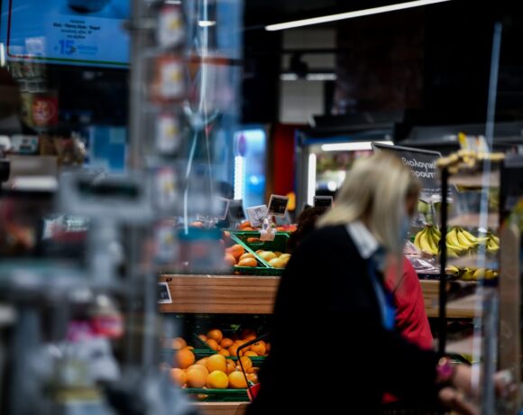 Σούπερ μάρκετ – Ελλάδα: Οι καταναλωτές αγοράζουν φθηνότερα προϊόντα και μειώνουν την κατανάλωση (vid)
